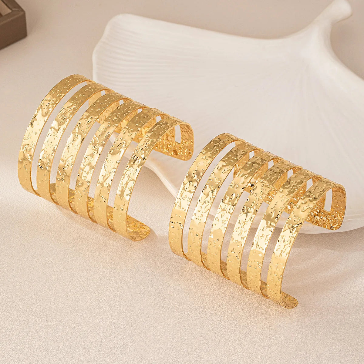 Simple Wide Cuff Bracelet for Women Fashion Hand Jewelry Hot Sale Party Gift 2024 New Style