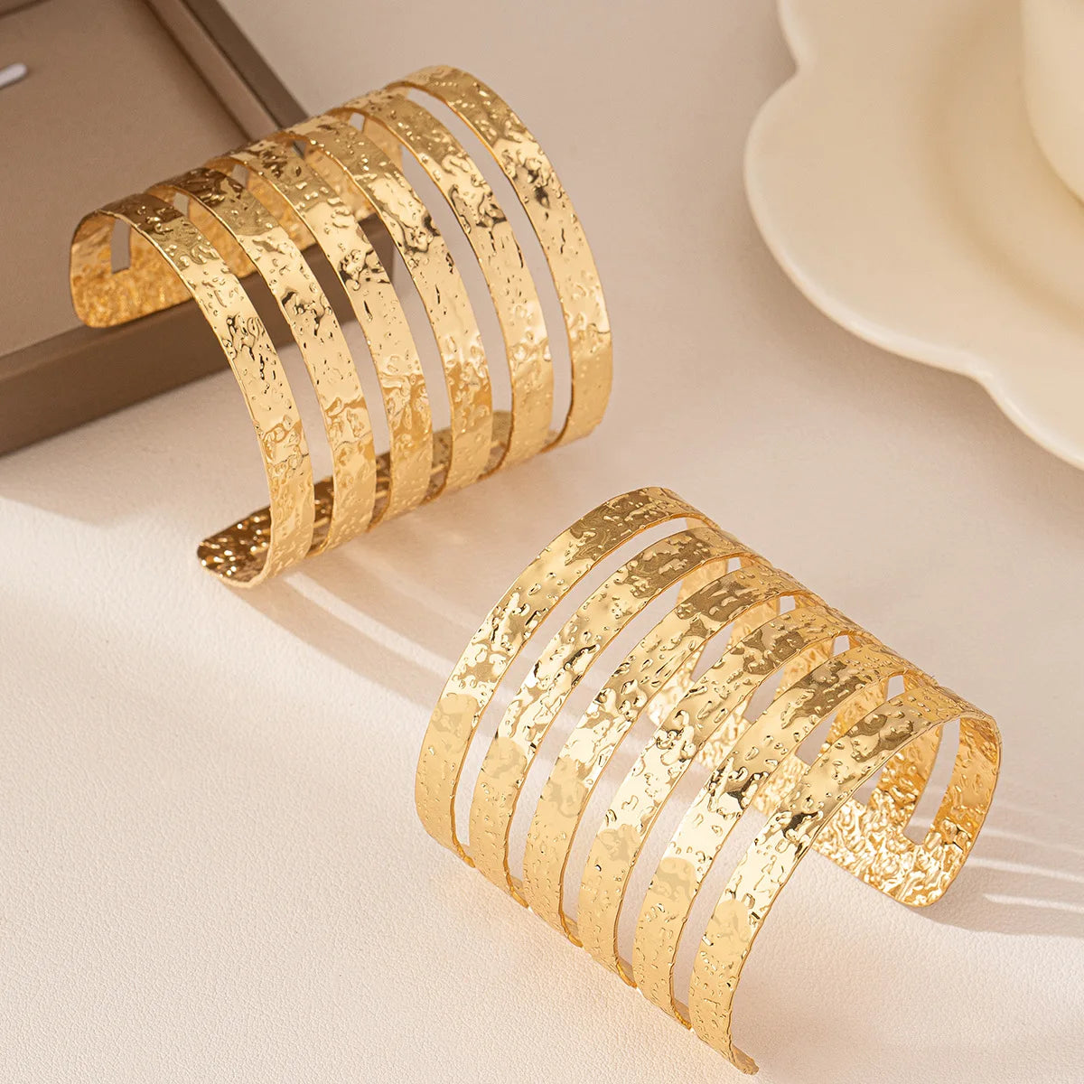 Simple Wide Cuff Bracelet for Women Fashion Hand Jewelry Hot Sale Party Gift 2024 New Style